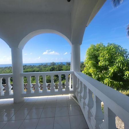 Zuri Enterprise Hotel Negril Exterior photo