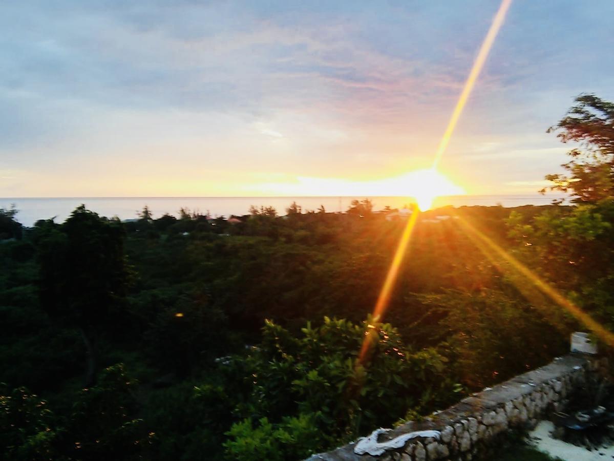 Zuri Enterprise Hotel Negril Exterior photo