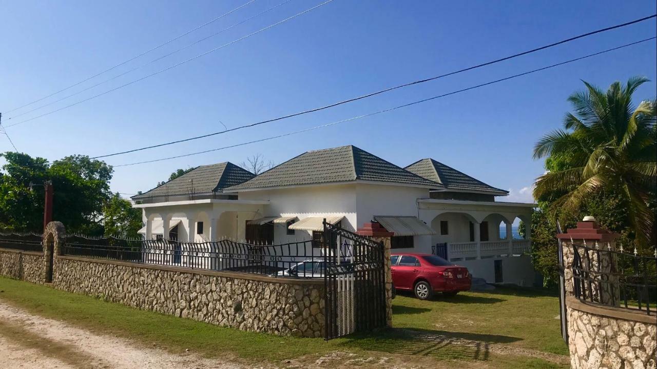 Zuri Enterprise Hotel Negril Exterior photo