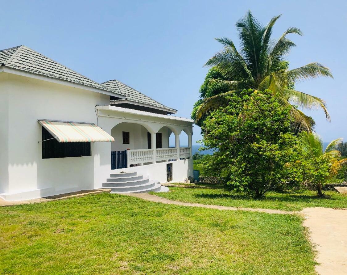 Zuri Enterprise Hotel Negril Exterior photo